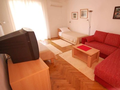 Apartment One bedroom apartment with terrace Njivice, Krk A-21870-a - Outdoor photo 6