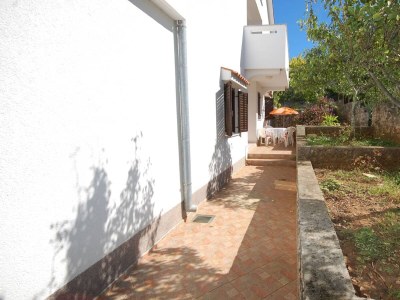 Apartment Two bedroom apartment with terrace Njivice, Krk A-21856-a - Outdoor photo 4