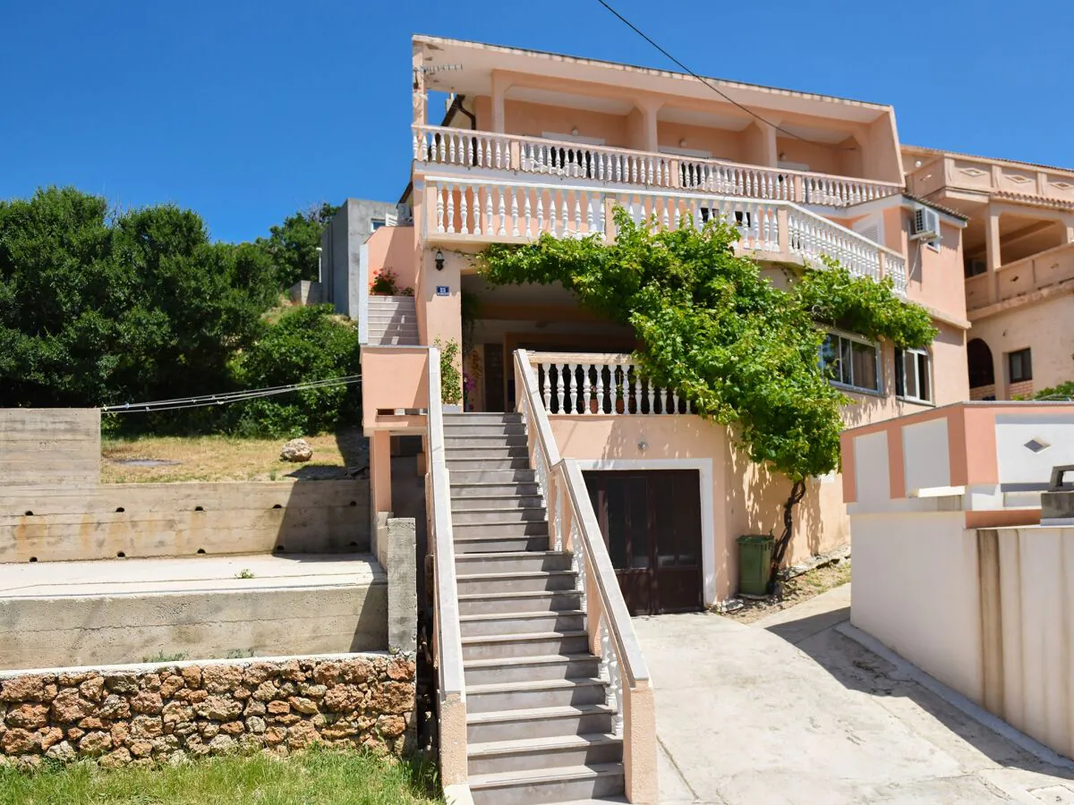 Apartment Two bedroom apartment near beach Metajna, Pag A-6522-b