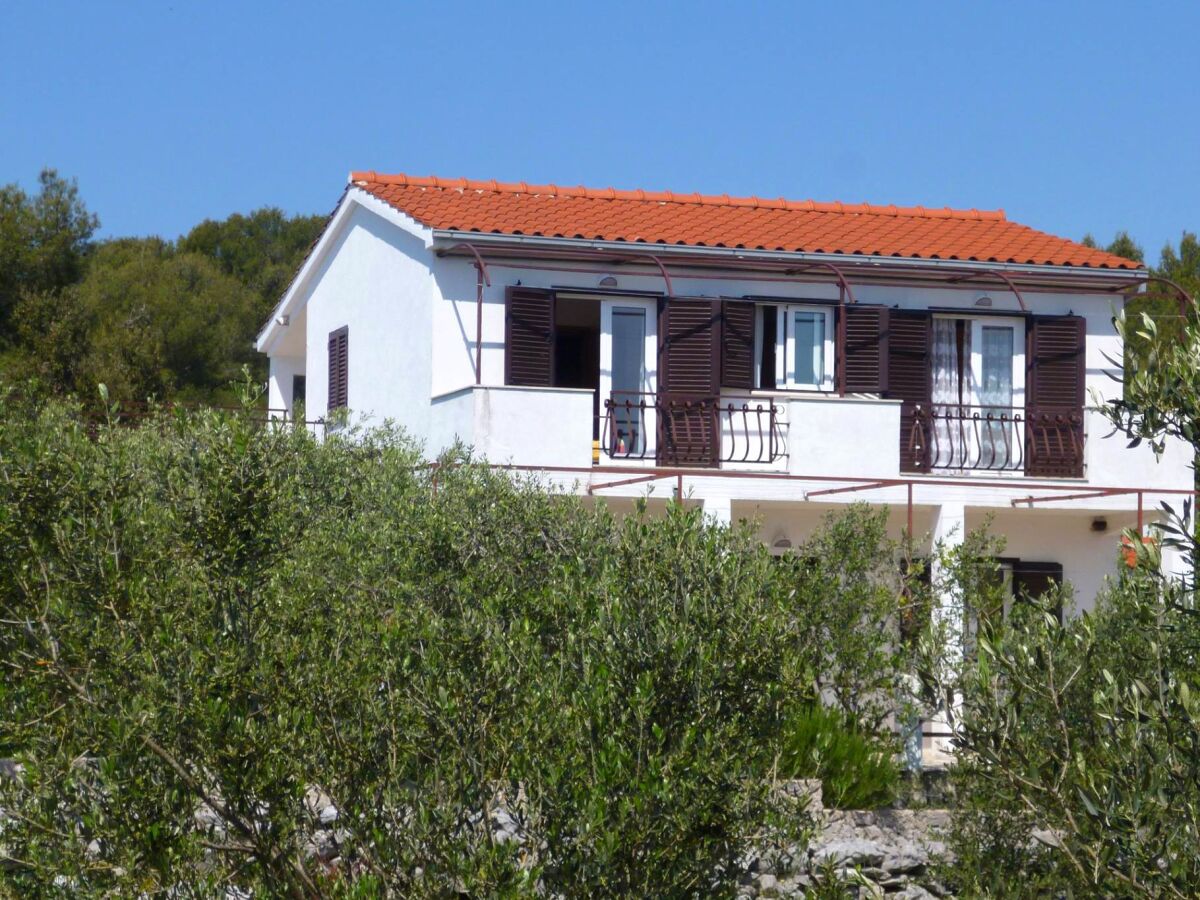 Apartment Two bedroom apartment with balcony and sea view Maslinica, Šolta A-5184-a - Outdoor photo 3