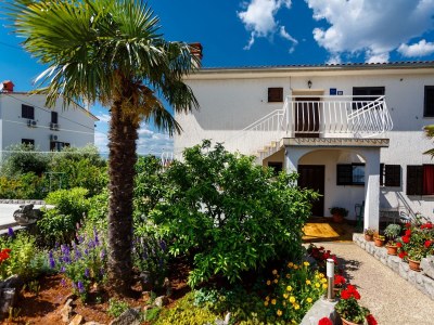 Apartment Studio flat with balcony and sea view Njivice, Krk AS-20505-a - Outdoor photo 5