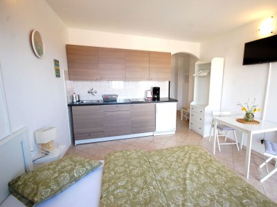 Apartment Studio flat with balcony and sea view Njivice, Krk AS-20505-a - Outdoor photo 7