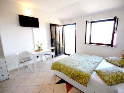 Apartment Studio flat with balcony and sea view Njivice, Krk AS-20505-a - Outdoor photo 10