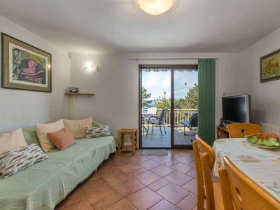 Apartment Two bedroom apartment with terrace and sea view Njivice, Krk A-21868-b - Outdoor photo 8