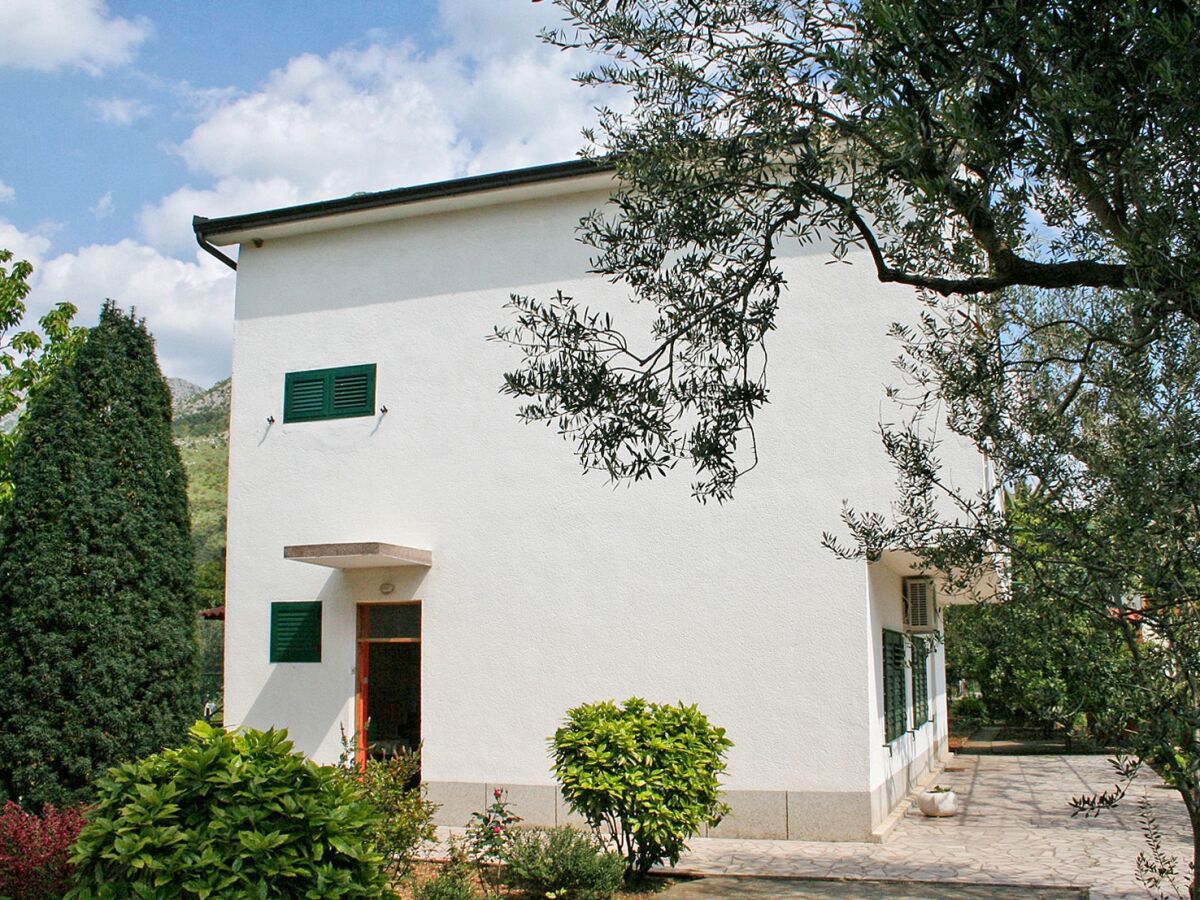 Apartment One bedroom apartment with balcony Zaostrog, Makarska A-2661-a