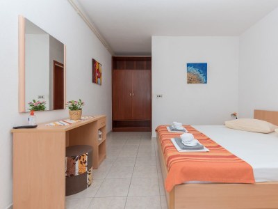 Apartment Two bedroom apartment with terrace Brela, Makarska A-20186-a - Outdoor photo 17