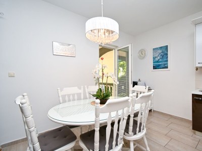 Apartment Two bedroom apartment with terrace Bibinje, Zadar A-18066-b - Outdoor photo 8