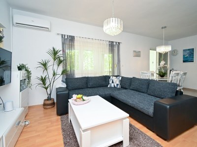 Apartment Two bedroom apartment with terrace Bibinje, Zadar A-18066-b - Outdoor photo 22