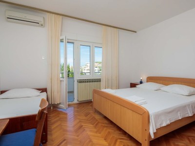 Apartment One bedroom apartment with balcony and sea view Duće, Omiš A-18155-a in Omis - Apartment