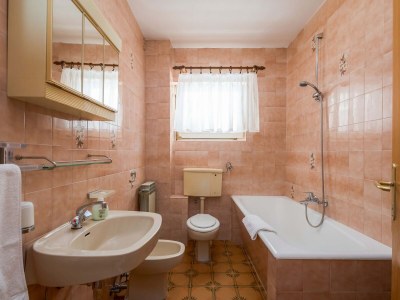 Apartment One bedroom apartment with balcony and sea view Duće, Omiš A-18155-a - Outdoor photo 11