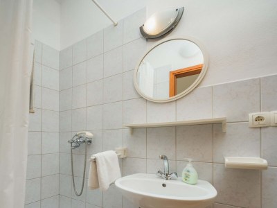 Apartment Two bedroom apartment with terrace and sea view Duće, Omiš A-18155-d - Outdoor photo 13