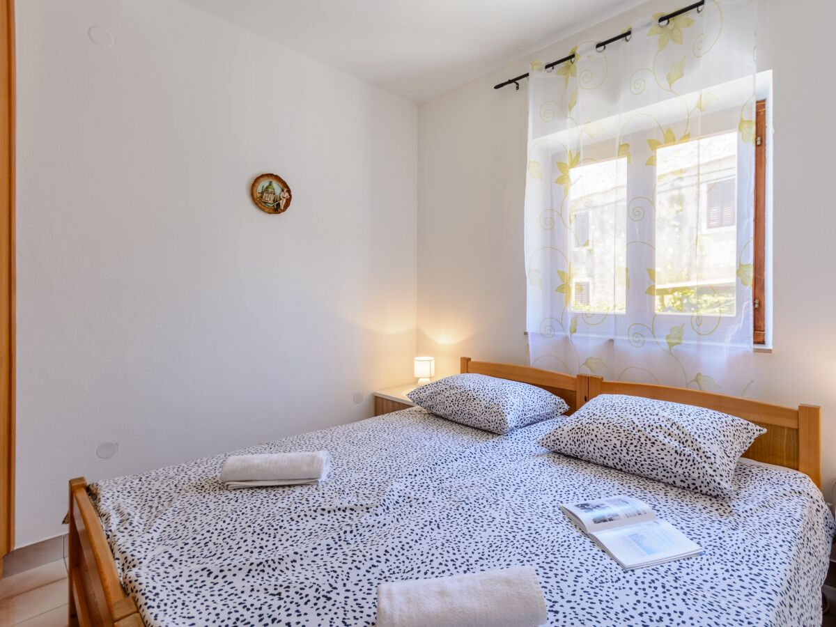 Apartment One bedroom apartment with air-conditioning Sumartin, Brač A-2952-a