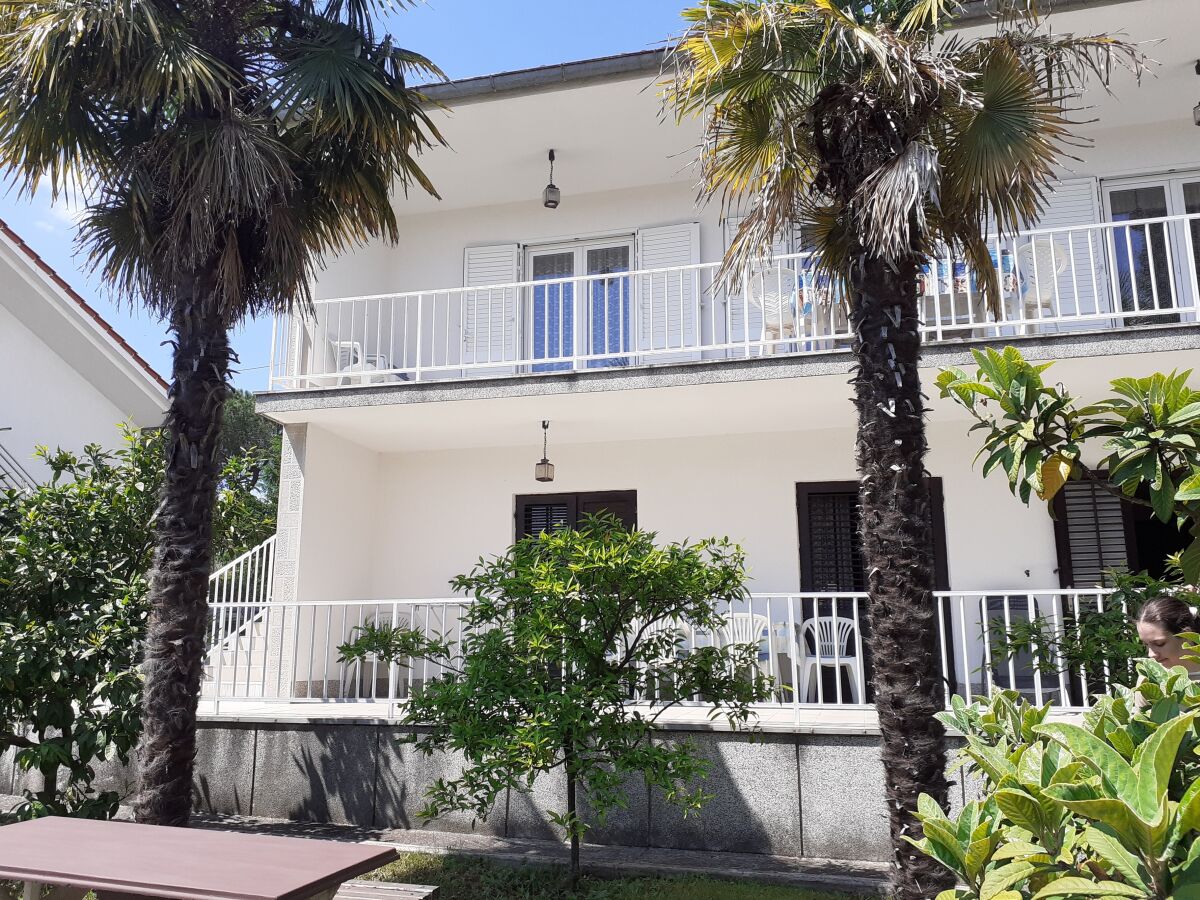 Apartment Studio flat with terrace Malinska, Krk AS-19291-a