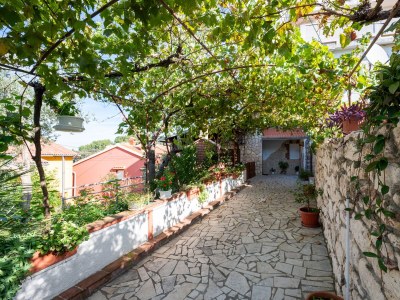 Apartment Two bedroom apartment with terrace and sea view Kampor, Rab A-5056-a - Outdoor photo 6