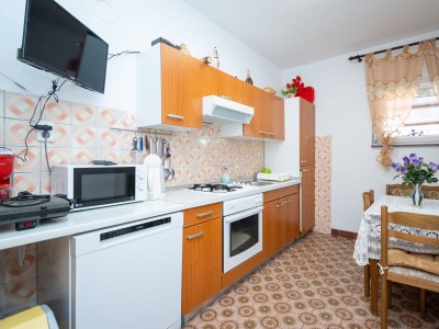 Apartment Two bedroom apartment with terrace and sea view Kampor, Rab A-5056-a - Outdoor photo 15