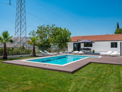 Villa Villa Florinda with Pool and Gym near Split - Outdoor photo 2
