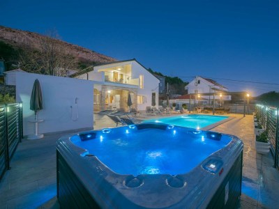 Villa NEW! Villa Magnolia with 41 sqm pool, Jacuzzi, 8km from sea - Environment photo 48