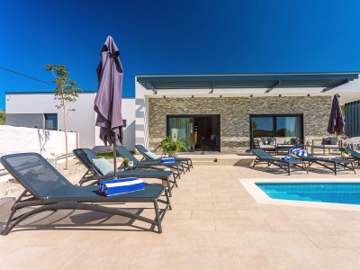 Villa Villa Casa Mia Luxury Retreat with Heated Pool in Šestanovac - Villa