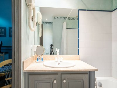 Apartment Villa in Grimaud near Tennis Court & Pool - Features photo 6