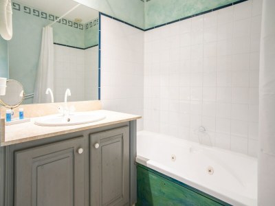 Apartment Villa in Grimaud near Tennis Court & Pool - Features photo 19