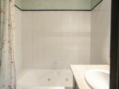 Apartment Studio in Montbrun Castle with Pool - Features photo 9