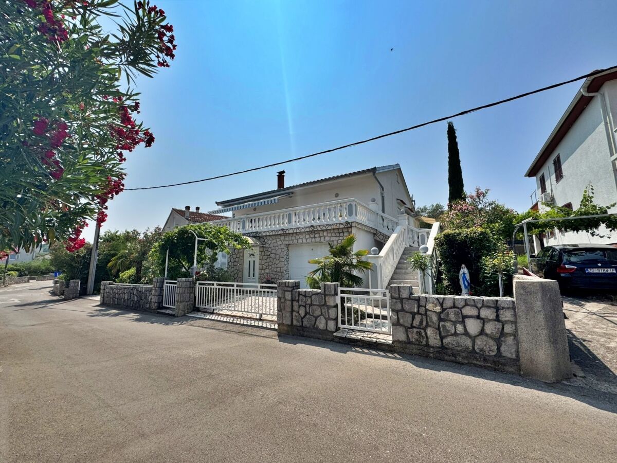 Apartment One bedroom apartment with terrace Šilo, Krk A-18728-a