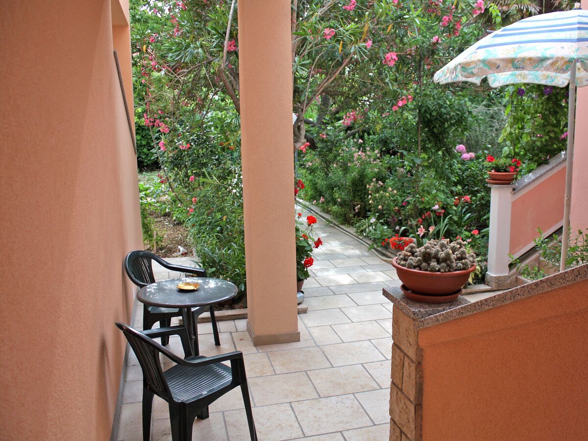 Apartment Two bedroom apartment with terrace Palit, Rab A-5028-a