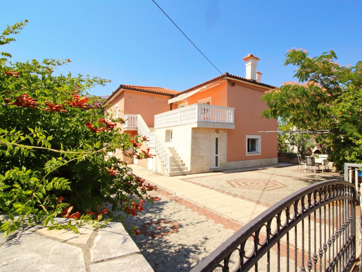 Apartment One bedroom apartment with terrace Šilo, Krk A-18751-b