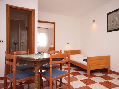 Apartment One bedroom apartment with terrace Starigrad, Paklenica A-6618-a - Outdoor photo 8