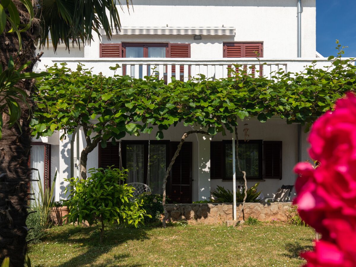 Apartment Two bedroom apartment with terrace Njivice, Krk A-17010-a - Outdoor photo 4