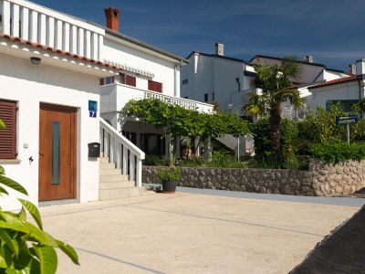 Apartment Two bedroom apartment with terrace Njivice, Krk A-17010-b - Outdoor photo 7