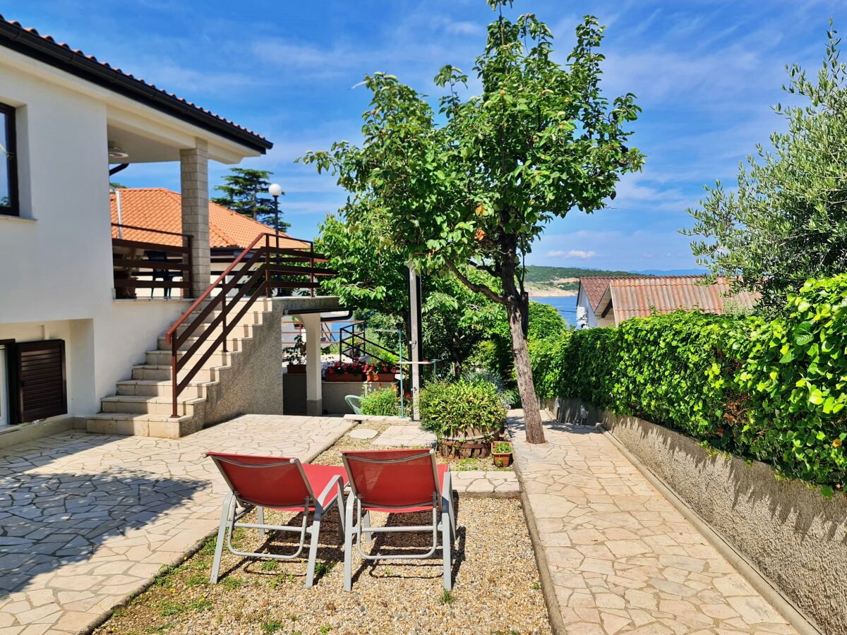 Apartment One bedroom apartment near beach Šilo, Krk A-18740-a