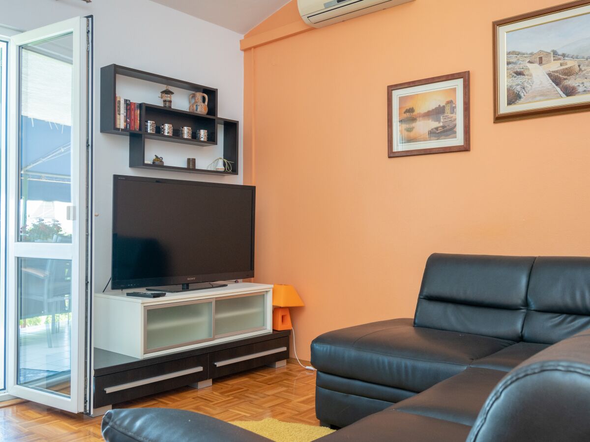 Apartment Two bedroom apartment with terrace Sveti Filip i Jakov, Biograd A-21221-a