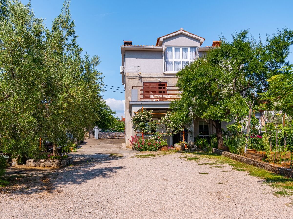 Apartment Studio flat with terrace Skrbcici, Krk AS-21231-a