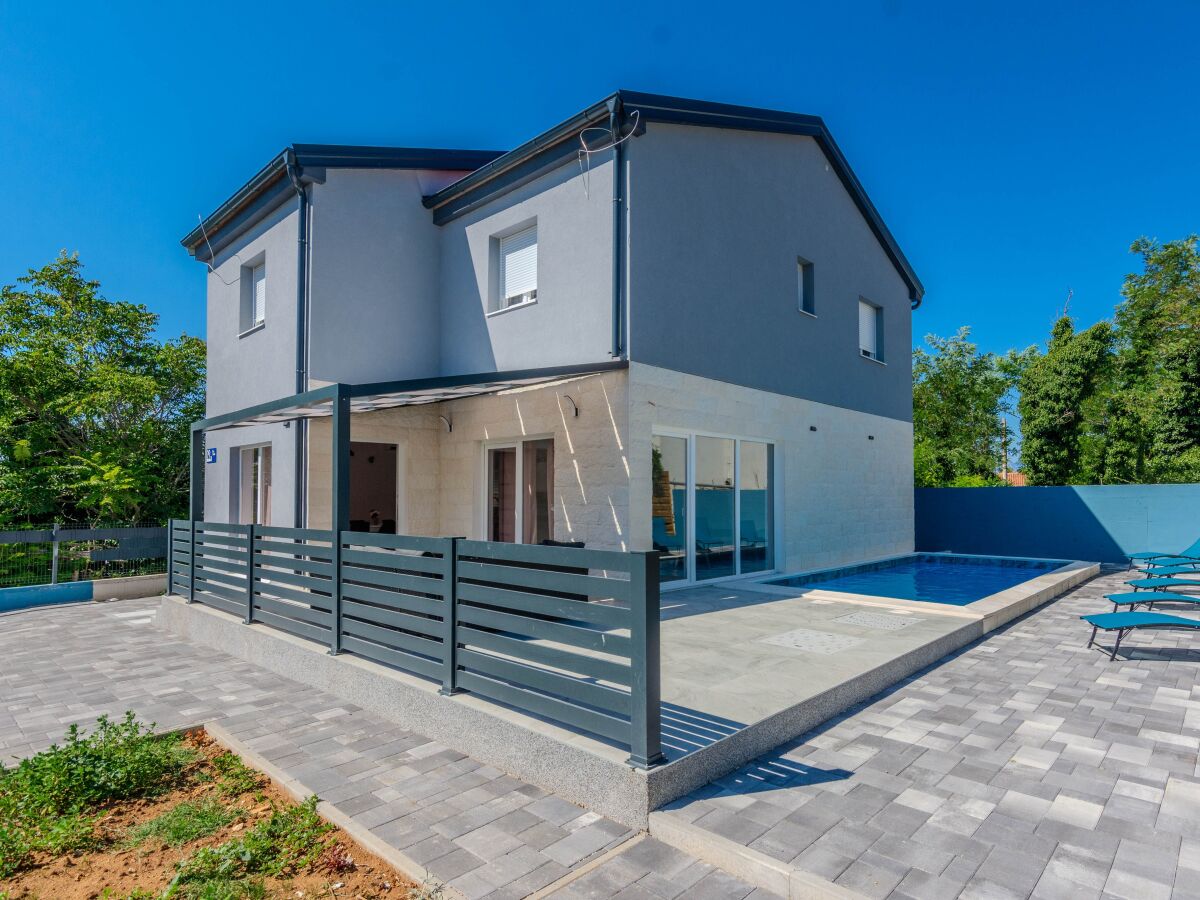 Holiday house Four-bedroom house with terrace Vir - Lozice, Vir K-23513 - Outdoor photo 2