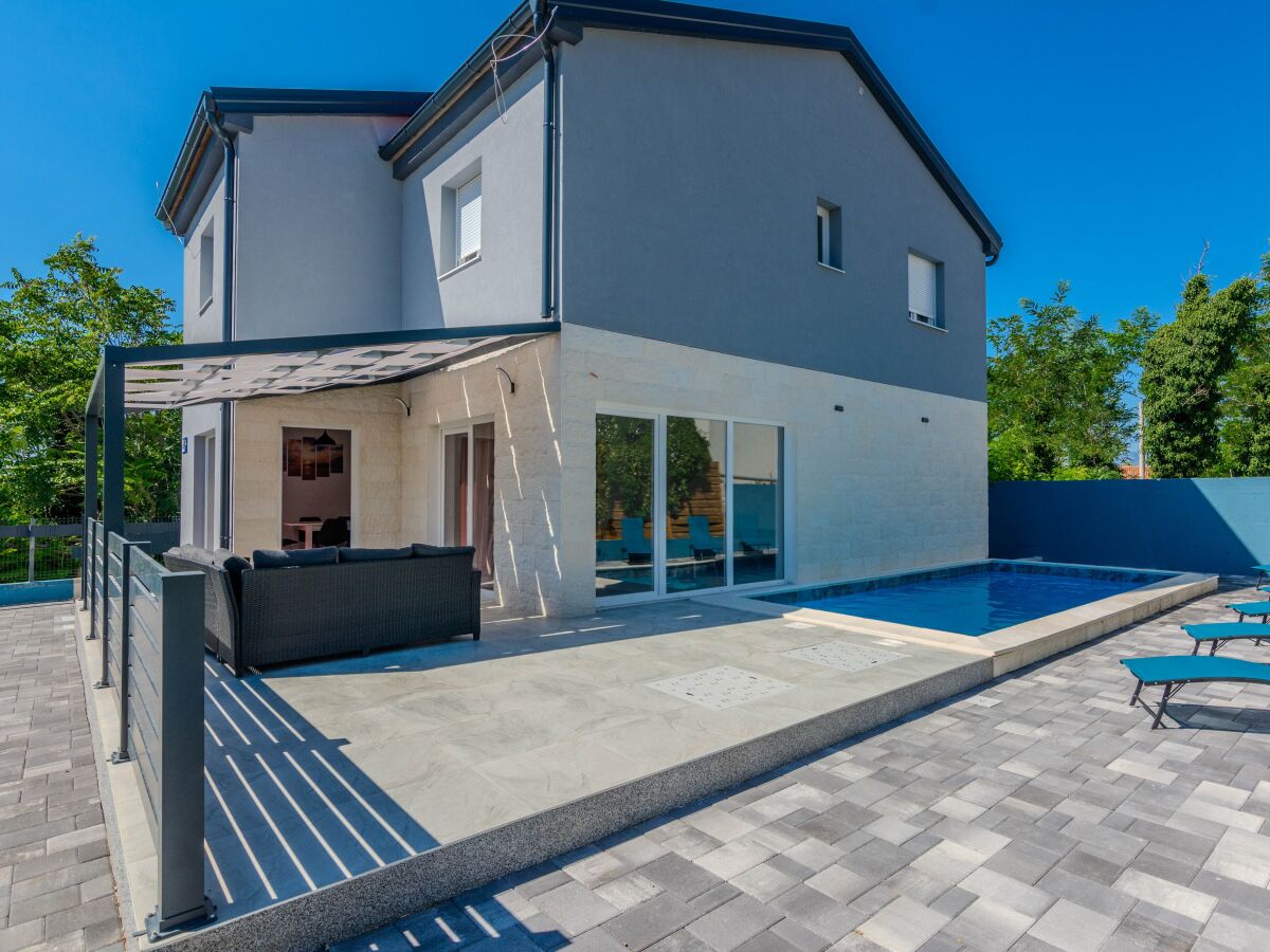 Holiday house Four-bedroom house with terrace Vir - Lozice, Vir K-23513 - Outdoor photo 5