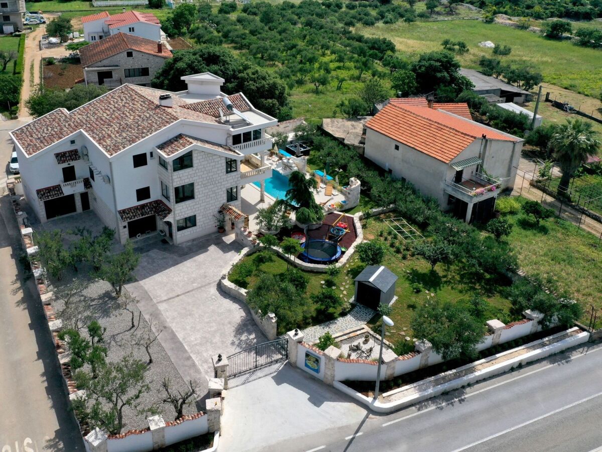 Holiday house Four-bedroom house with terrace and sea view Plano, Trogir K-23902