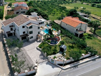 Holiday house Four-bedroom house with terrace and sea view Plano, Trogir K-23902 in Trogir - Holiday house