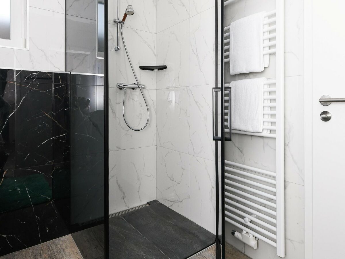 Apartment Moderne Ferienwohnung mit Terrasse in ruhiger Lage - Features photo 2