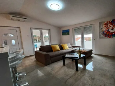 Apartment Beachfront Apartment with Balcony and Sea View - Features photo 2