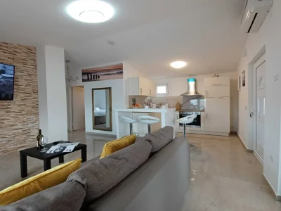 Apartment Beachfront Apartment with Balcony and Sea View - Features photo 4