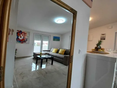 Apartment Beachfront Apartment with Balcony and Sea View - Features photo 5