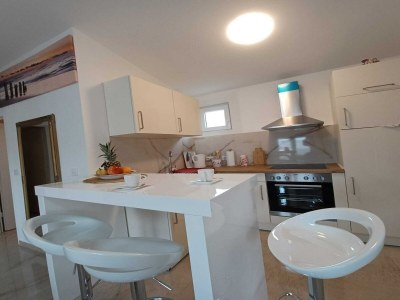 Apartment Beachfront Apartment with Balcony and Sea View - Features photo 8