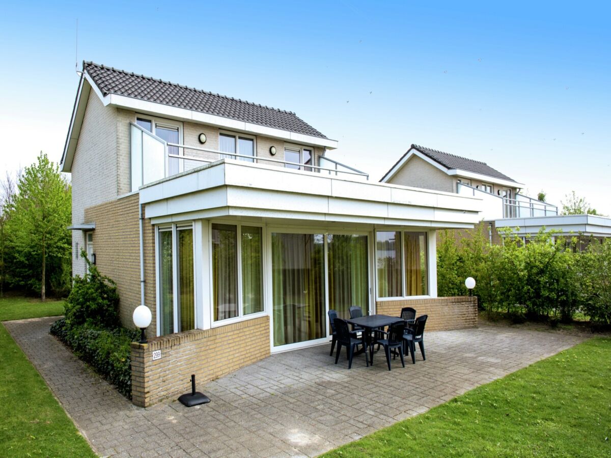 Holiday park Stylish Villa by the Lake