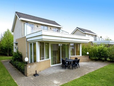 Holiday park Stylish Villa by the Lake - Holiday park