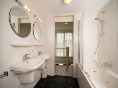 Holiday park Stylish Villa by the Lake - Features photo 10