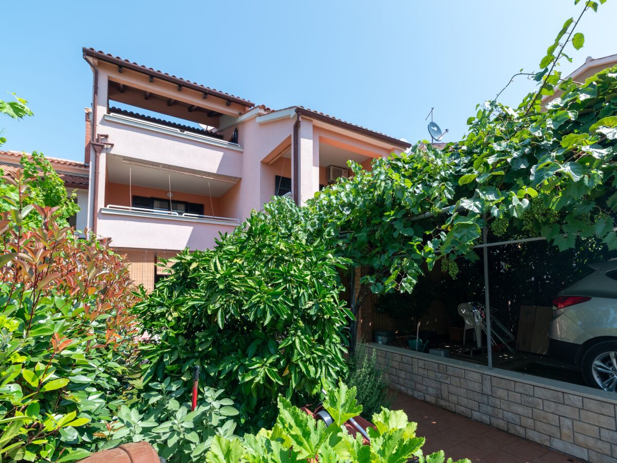 Apartment Two bedroom apartment with terrace Štinjan, Pula A-24743-a - Outdoor photo 2