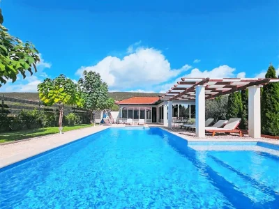 Holiday house Villa Maja w/pool, sauna & whirlpool in Postranje - Holiday house