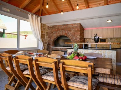 Holiday house Villa Maja w/pool, sauna & whirlpool - Features photo 39