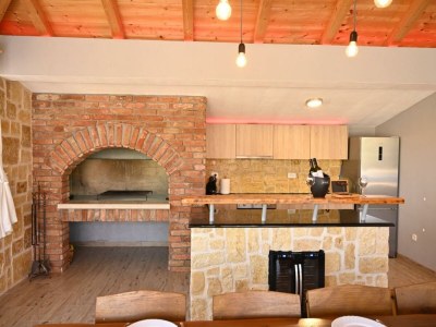 Holiday house Villa Maja w/pool, sauna & whirlpool - Features photo 41